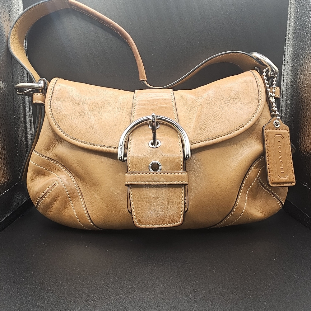 Vintage Coach Soho Flap leather shoulder bag in a British Tan color. - Picture 2 of 15